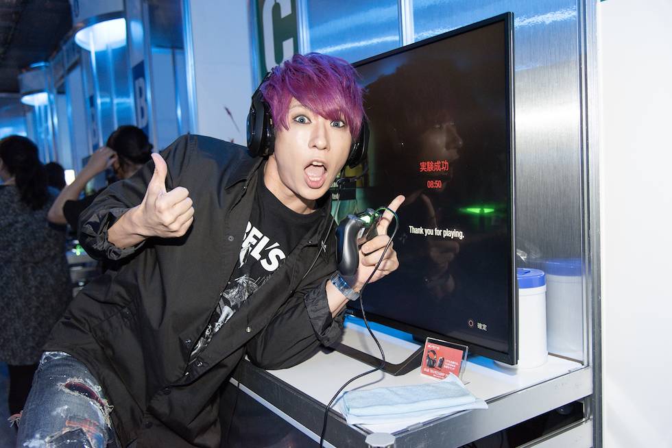 ゲームパッド操作はおぼつかないものの、勝利をおさめて大満足の様子