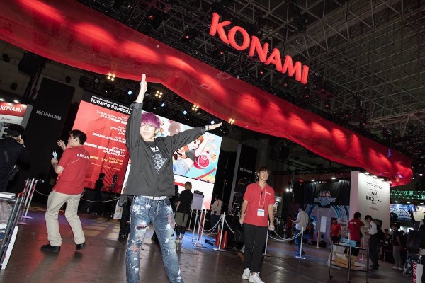 金爆 歌広場さん ウイイレarの世界に引き込まれる Tgs19 日経クロストレンド 金爆 歌広場さん ウイイレarの世界に引き込まれる Tgs19 日経クロストレンド