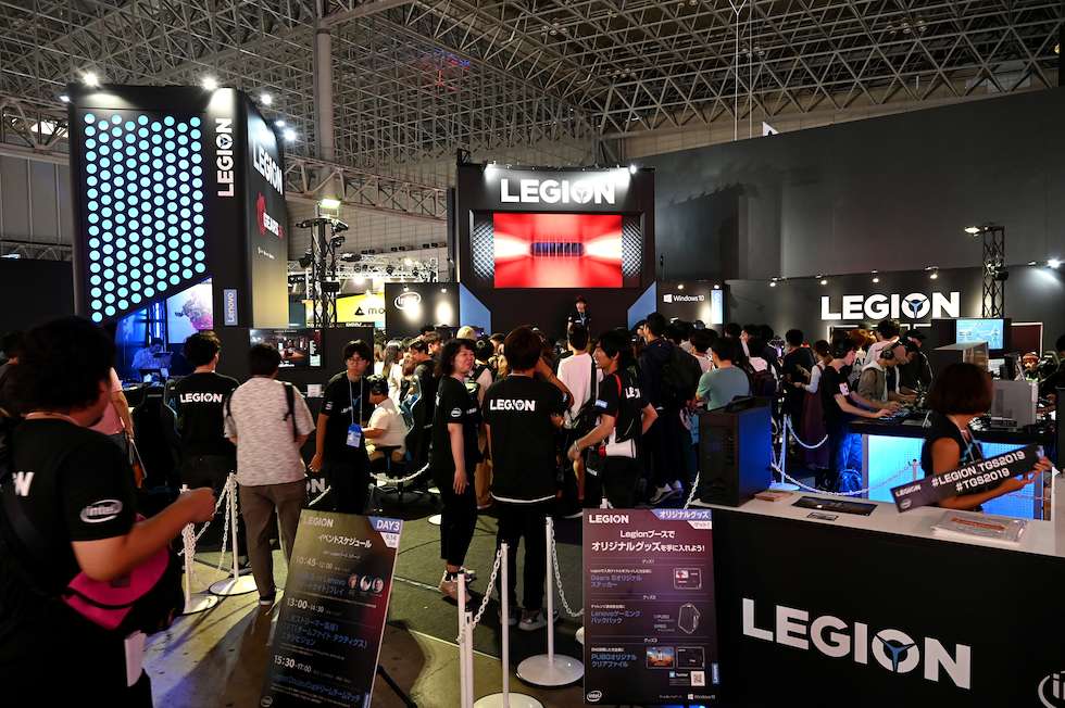 TGS2019一般公開初日、大勢の来場者でにぎわうレノボブース