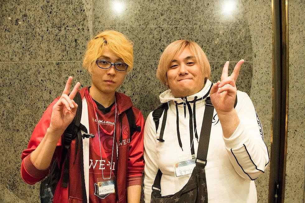 トラッシュボックス選手（左）と金デヴ選手（右）