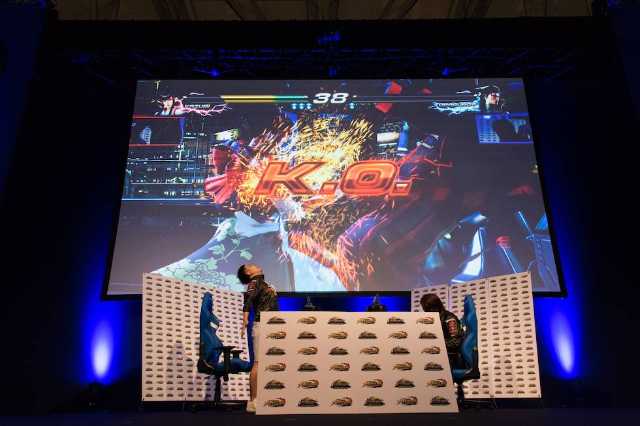 勝利を決め 雄叫びをあげるタケ 選手 日経クロストレンド 勝利を決め 雄叫びをあげるタケ 選手 日経クロストレンド