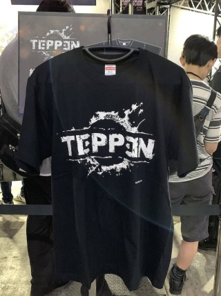 『TEPPEN』の特製Tシャツ。バトルに勝利すると手に入るとのことだが、果たしてプロゲーマーに勝てる人はいるのだろうか