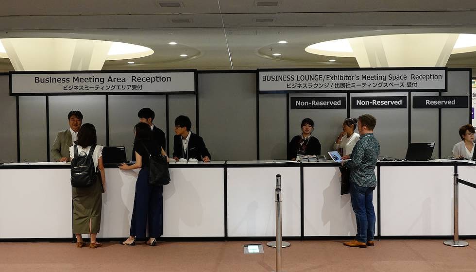 国際会議場2階ロビーの受付。「ビジネスデイ・ゴールドパス」はこの場でも購入できる