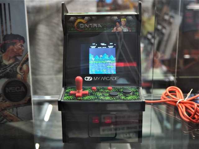 新作の1つ 魂斗羅 従来のレトロアーケ 日経クロストレンド