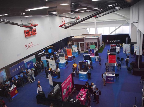 VOICE Summit 2019のメイン会場2階では、音声テクノロジーの未来を感じさせるさまざまな展示が行われていた