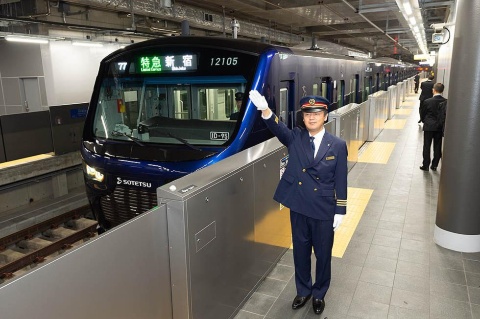 開業に先立ち、羽沢横浜国大駅で開かれた出発式(写真提供/相鉄ビジネスサービス)