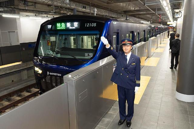 相鉄 に学ぶブランド再構築 濃紺の電車に込めた狙い 日経クロストレンド 相鉄 に学ぶブランド再構築 濃紺の電車に込めた狙い 日経クロストレンド