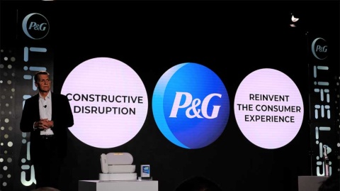 2019年に続き、P&GがCESに出展。「CONSTRUCTIVE DISRUPTION（建設的な破壊的革新）」により、新しい消費者体験を生み出していくという。写真はChief Brand OfficerのMarc Pritchard氏