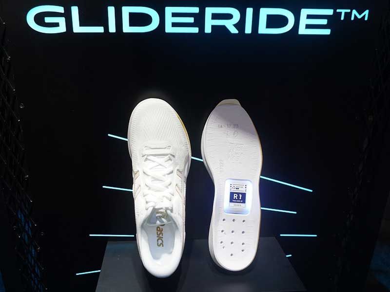 アシックスがスマートシューズ参戦　歩き方が変わる？【CES2020】