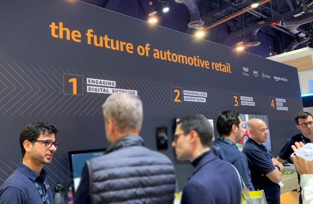 アマゾンが展示したクルマ販売の近未来「the future of automotive retail」