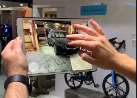 カスタマイズした内容を基に、実空間の映像内で動かすことができる