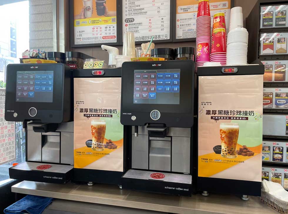 台湾セブン―イレブンの店内に設置されたコーヒーメーカー
