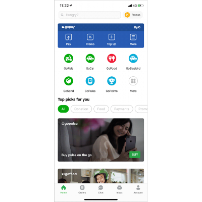 ゴジェックのアプリ画面。トップには、主力の配車サービスやフードデリバリー、決済メニューが並ぶ