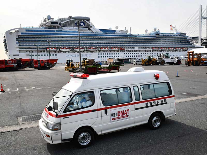 アイドル握手会など中止　新型コロナで国内「景気後退」も