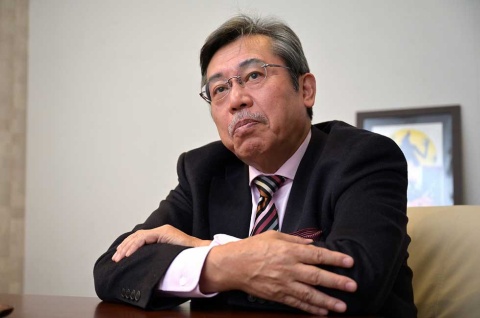 念願かなって松下電器の宣伝広告部に配属されるも3年で退社し、漫画家の道へ