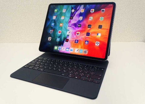 12.9インチのiPad Proに新しい専用キーボード「Magic Keyboard」を装着