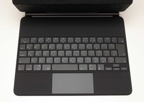 キーピッチを十分に取ったフルサイズのキーボードを搭載