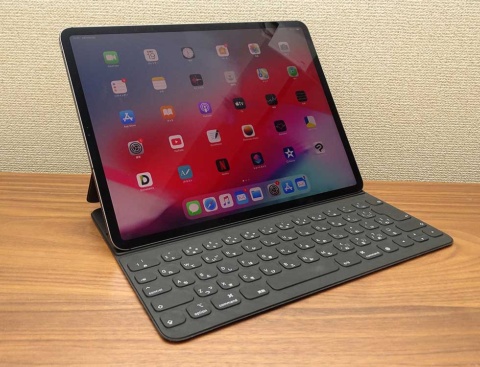 iPad Proのアクセサリーとして18年に発売されたSmart Keyboard Folio。Magic Keyboardの発売後も販売は継続