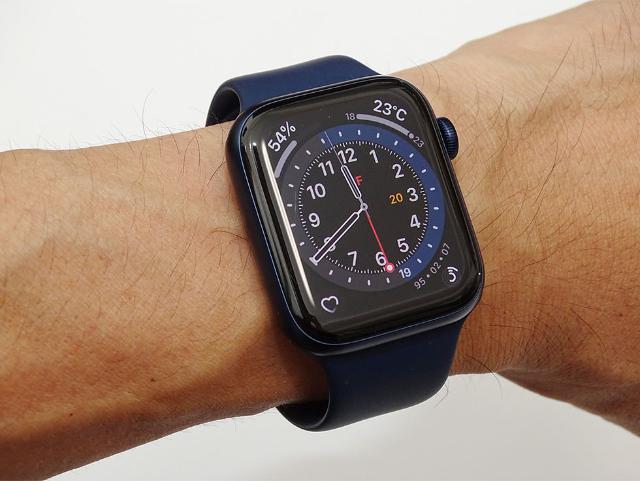 新apple Watch Iphoneユーザーの 一択 端末を狙う健康推し 日経クロストレンド