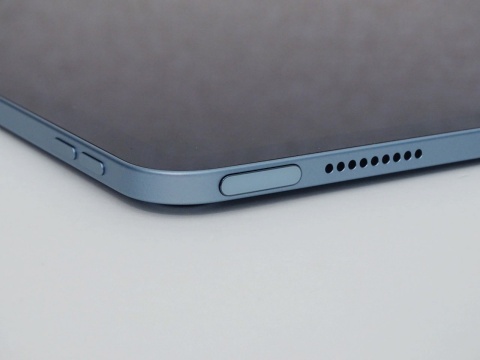 指紋認証センサーのTouch IDを内蔵するトップボタン