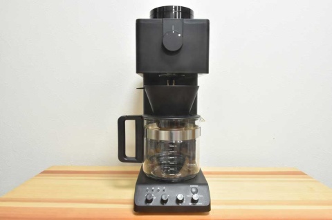ツインバード工業が2019年11月に発売した全自動コーヒーメーカー「CM-D465B」。直販価格は4万9280円（税込み）