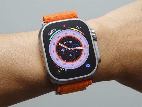 Apple Watchのシリーズに新しくタフネスモデルとして加わった「Apple Watch Ultra」。49ミリメートルの大柄なケースを採用する