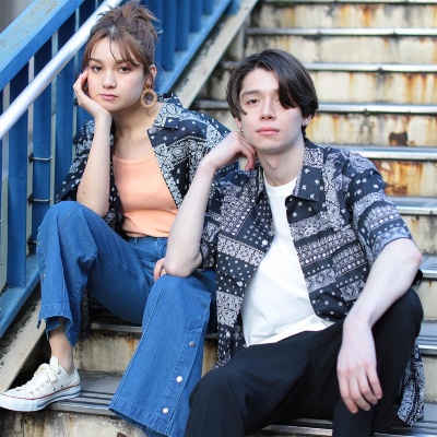 最も売れているのが男女兼用のシャツ(2020年4月22日現在)。ヴィンテージ風 バンダナ柄 ビッグ シャツ(6490円、税込み、以下同)