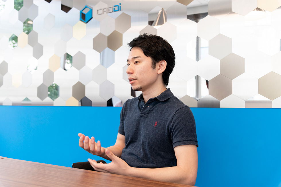 メーカーの発注データを元に製造に必要な工程を自動で割り出し、最適な工場に依頼できるアルゴリズムを開発。産業界から注目を集めているキャディ（東京・台東）の加藤勇志郎社長。東京大学卒業後、マッキンゼーアンドカンパニーで史上最年少でマネージャーを務め、2017年に創業