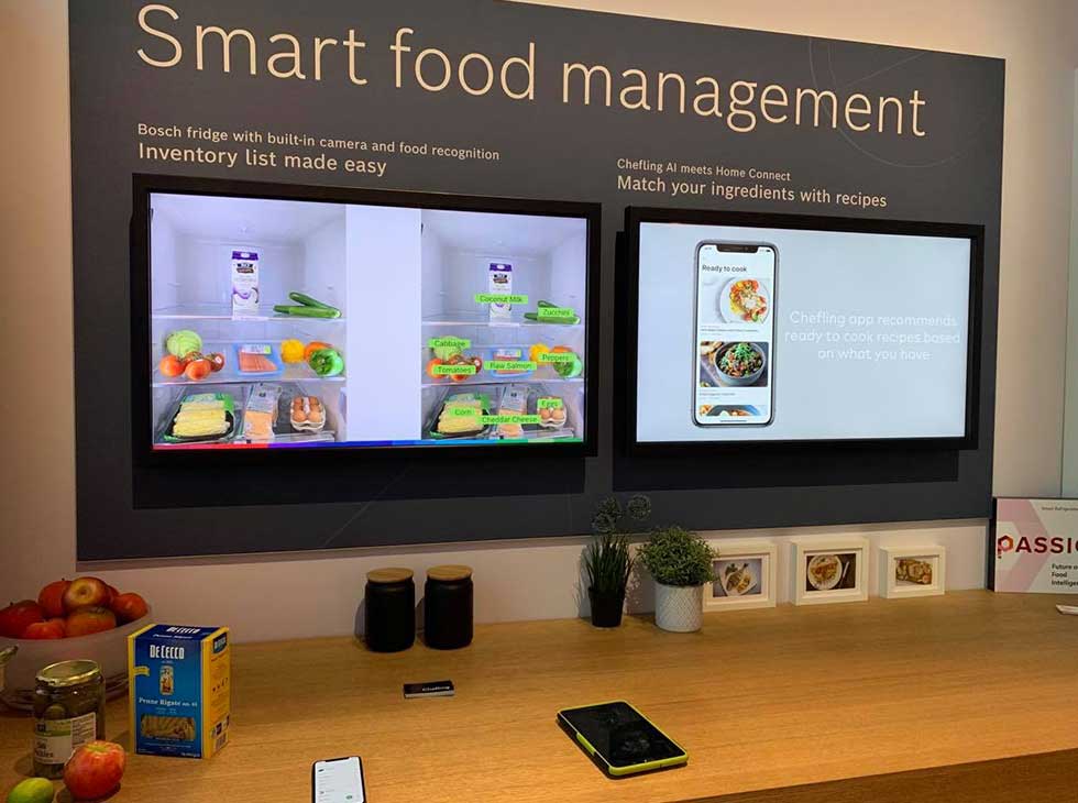 ボッシュがCES 2020で発表した「Smart food management」システム。Cheflingと連動して、冷蔵庫に入っている食材に応じたレシピ提案を行う