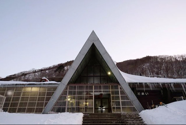 無人駅がグランピングの聖地に大変身 Jrが挑む600駅の再生 日経クロストレンド