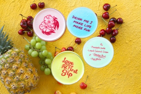 ドリンクの泡をキャンバスに見立て文字や写真を精細に印刷する「泡アート」。ラテアートの進化版として、急激に注目度が高まっている(画像提供/イスラエル リップルズ)