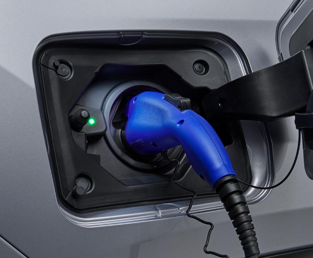 売れすぎて受注停止 トヨタが読み違えたRAV4 PHVの快進撃:日経クロス