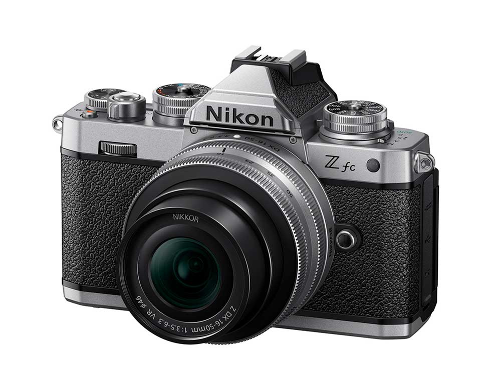 ニコン「Z fc」が好調 若者と50代を両取りできた一眼カメラ：日経