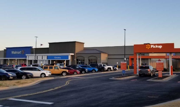 ピックアップの専用ゾーンを備えたウォルマートの店舗(撮影/シリコンバレー支局)