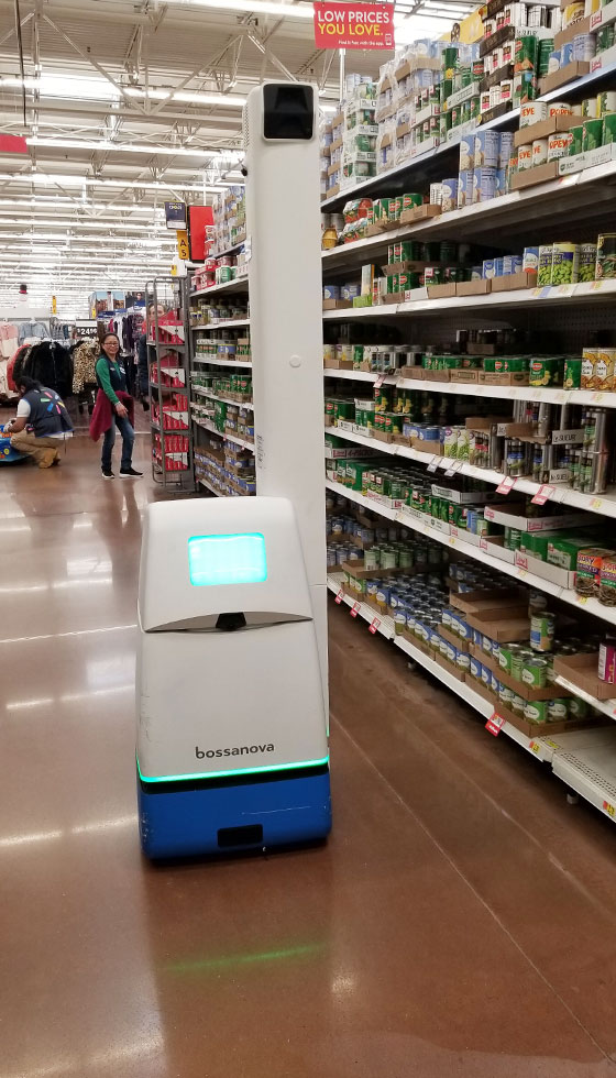 ウォルマートが導入している在庫確認ロボット（撮影／シリコンバレー支局）