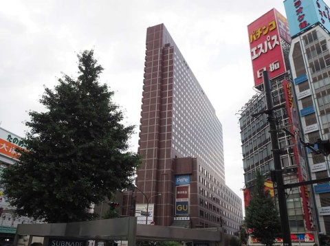 新宿の繁華街・歌舞伎町の近くに位置する新宿プリンスホテル