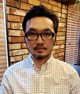 折原一也氏。1979年生まれ。オーディオ・ビジュアルライター/AV評論家として専門誌、Web、雑誌などで取材・執筆。オーディオビジュアルアワード「VGP」審査員/ライフスタイル分科会副座長