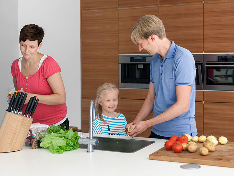 男性にとって「都合のいい女性」は過去　男女平等が会社の利益に