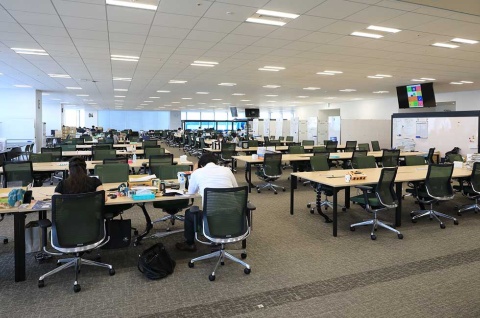 8月時点のぐるなびのオフィス。面積はフリーアドレスのスペースが多くを占め、共有スペースは少ない