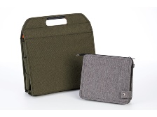 左がコクヨの「フリーアドレスバッグ」で4280円(税込み)、右が「テレワークバッグ」で2990円(税込み)