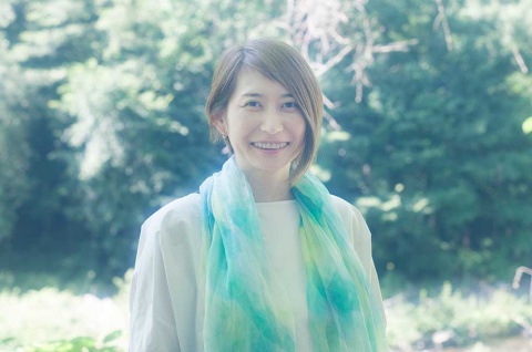 テキスタイルデザイナーの梶原 加奈子(かじはら かなこ)氏は1973年札幌市生まれ。99年に多摩美術大学デザイン学部染織科を卒業し、イッセイミヤケに入社。2002年に退社し、03年に英ロンドンにある美術系大学院大学RCA(ロイヤル・カレッジ・オブ・アート)入学。06年に帰国し、KAJIHARA DESIGN STUDIO(カジハラデザインスタジオ)創業