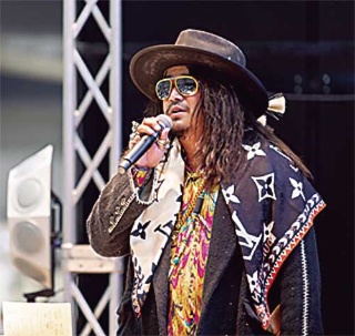 岸本拓也氏。「カレーパンだ。」を今後50店舗展開し、移動販売も視野に入れているという