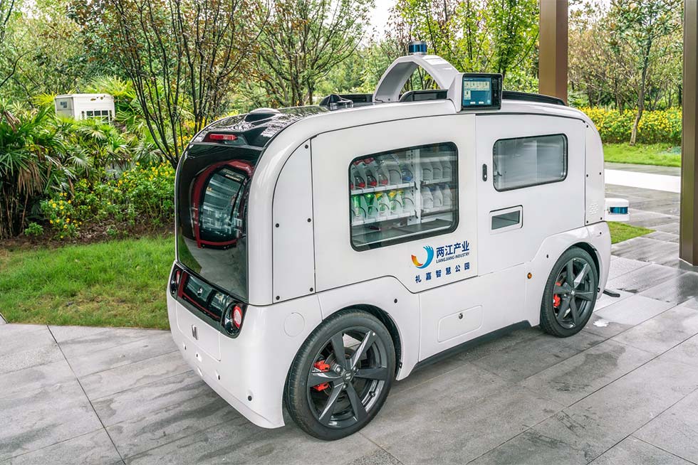 中国でテストされている自動運転の物流対応車のイメージ（写真／Shutterstock）