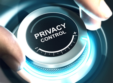 プライバシー影響評価（PIA）によって、個人情報に関わるプライバシーリスクをコントロールするイメージ（写真／Shutterstock）
