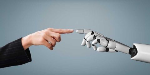 ロボット・AIと人がパートナーになる時代がくる？　消費者が描く2040年の未来予測とは（画像／Shutterstock）