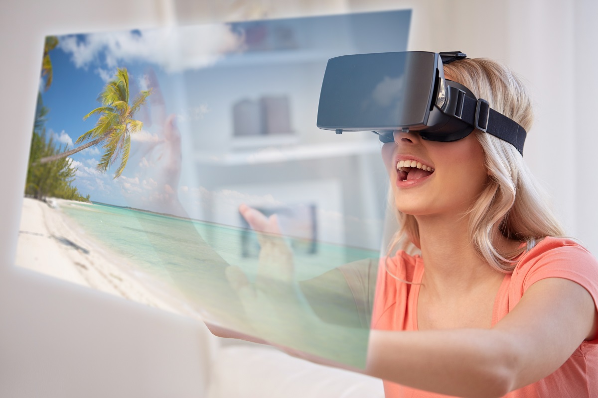 オンライン旅行など自宅で楽しめるサービスが続々（写真／Shutterstock）