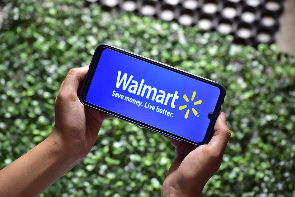 米ウォルマートはアプリで注文した商品を車でピックアップできる仕組みなどを推進している（写真／Shutterstock）