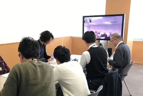 毎週のビデオ会議やLINE、メールで英語を積極活用