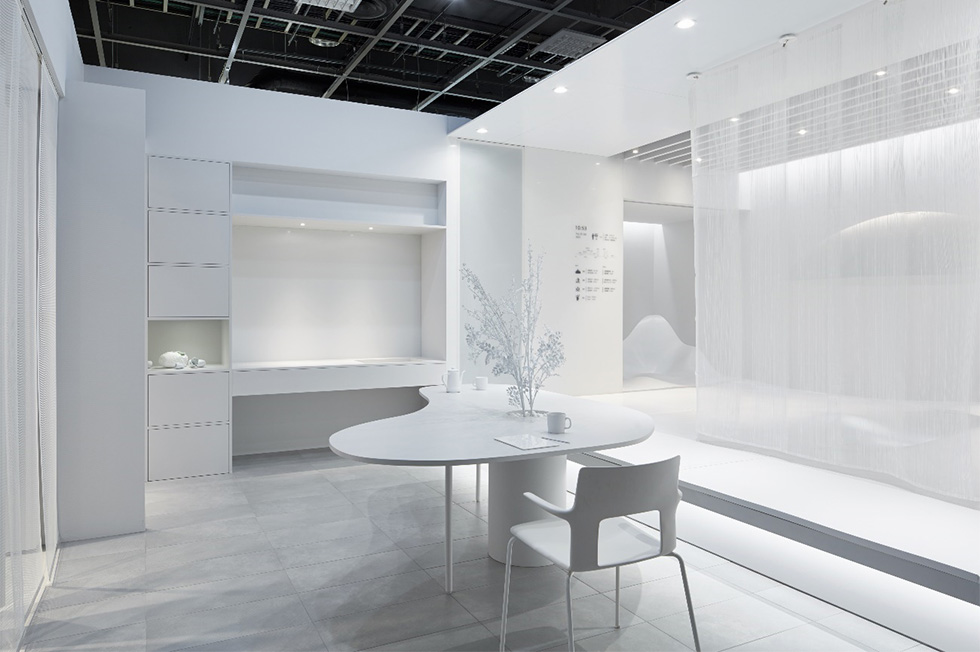 LIXILが開催する社内向け技術展示会「Technology Exhibition」の風景。生活者の新たな価値観とは何か、それによって暮らし方がどう変わるのかなどを考えながら製品開発を続けていく（写真提供／LIXIL）
