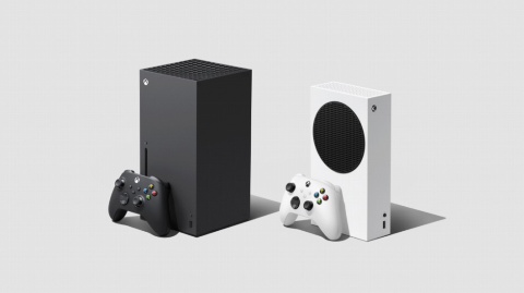 2020年11月に発売されたマイクロソフトの家庭用ゲーム機「Xbox」シリーズ。左がハイエンド版の「Xbox Series X」（税別4万9980円）、右が価格を抑えたコンパクト版の「Xbox Series S」（同2万9980円）
